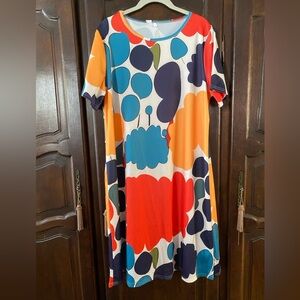 Modern art style bright colors on ivory simple A line short sleeve dress 40 long
